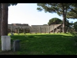 02081 ostia - regio ii - insula vii - piazzale delle corporazioni (ii,vii,4) - blick zum theater (ii,vii,2)) von nordosten.jpg